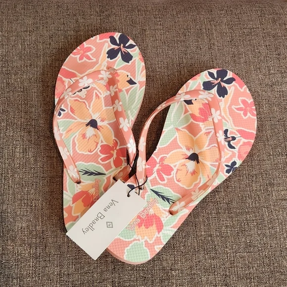 VERA BRADLEY NWT FLIP-FLOPS SIZE 5/6 SMALL - Picture 1 of 4